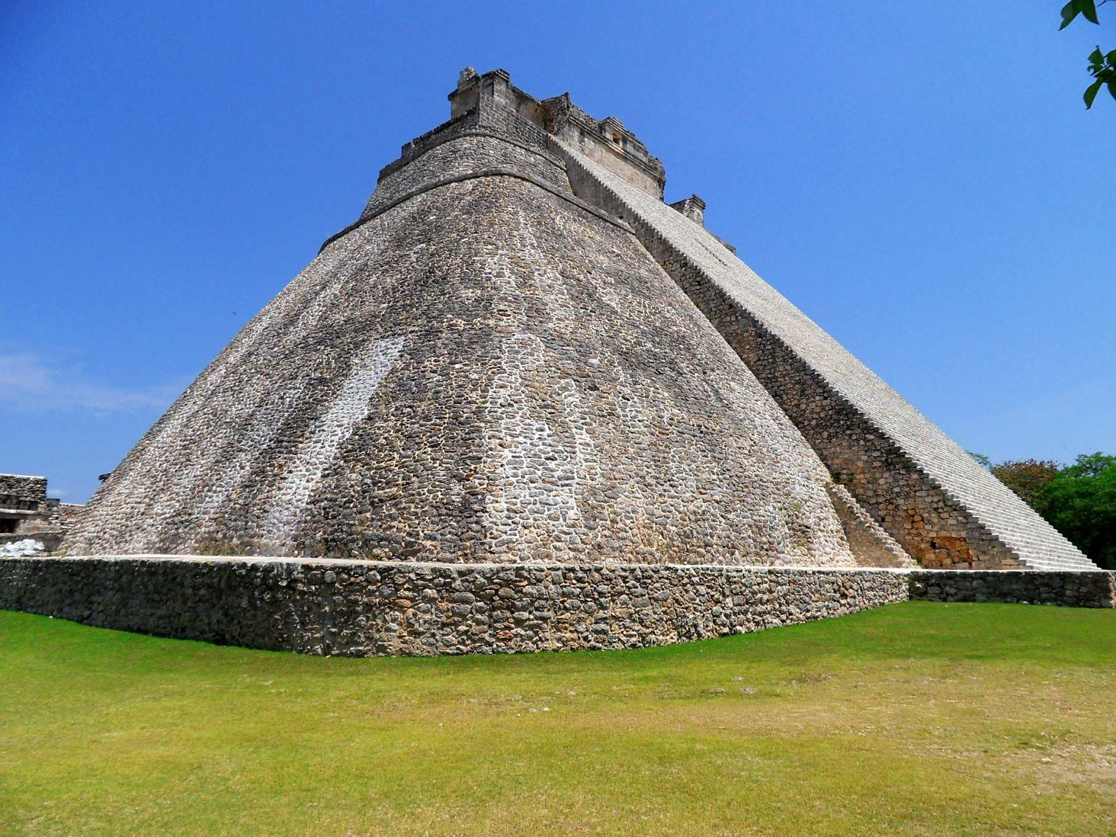 Sumérgete en la historia ancestral de Uxmal