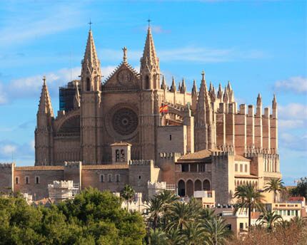 Descubre la majestuosidad ‌del Templo de la Cruz de ⁣Palma